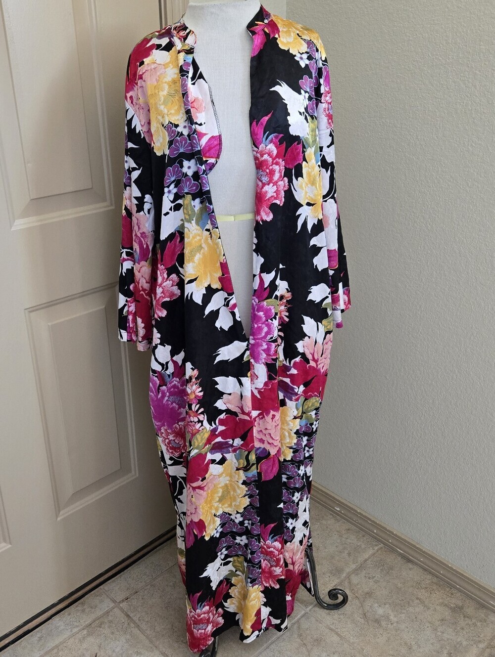 Natori floral satin caftan floral dress M - Picture 2 of 7